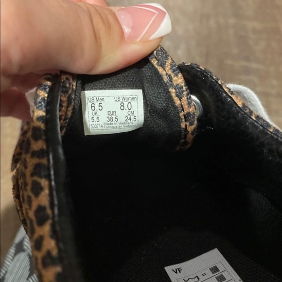 Vans - Picture 4 of 6